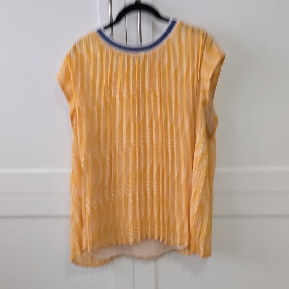 DR2 Yellow/White Blouse with Blue Trim